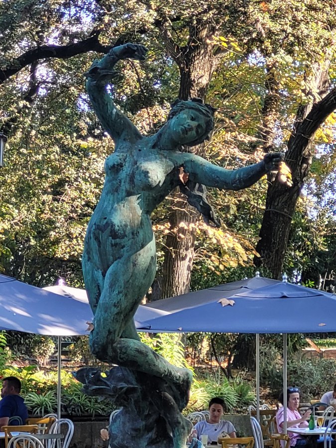 Closer view of The Venus with the Swallows, Rocher des Doms, Avignon, France