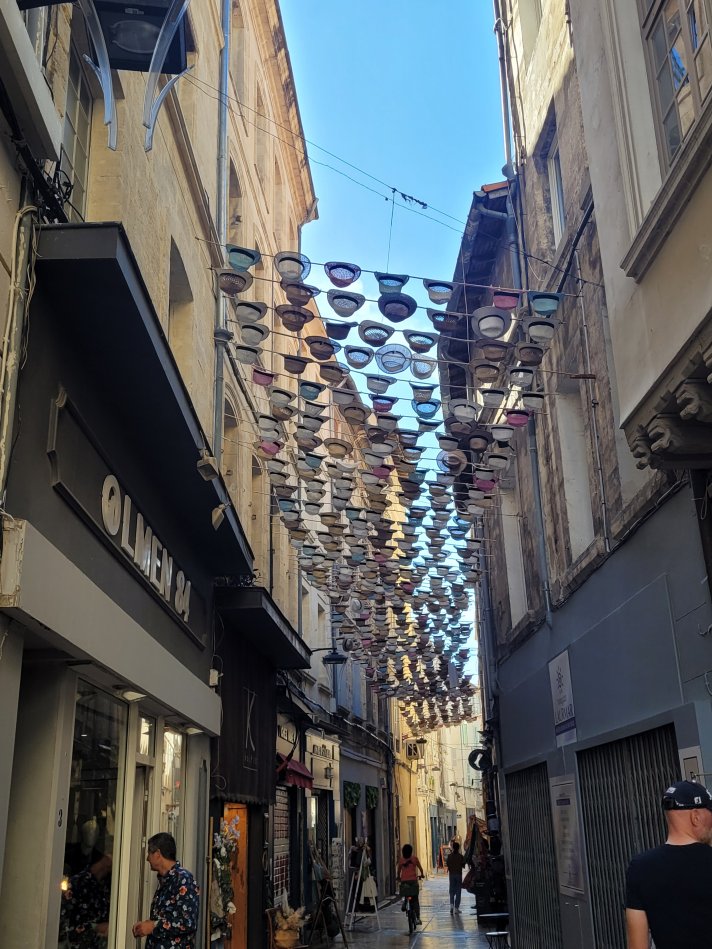Anyone need a hat? Rue des Fourbisseurs, Avignon, France