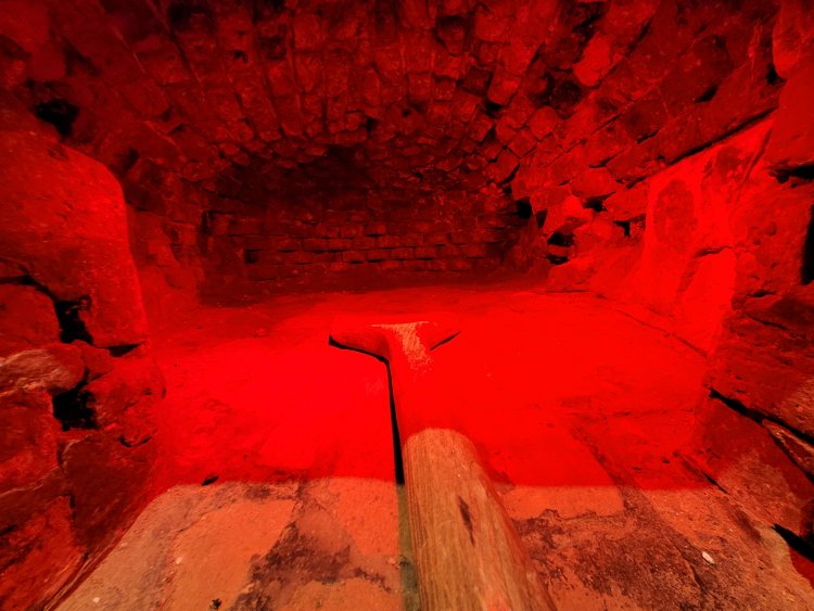 Bread Oven, Gainsborough Old Hall Kitchens, Lincolnshire