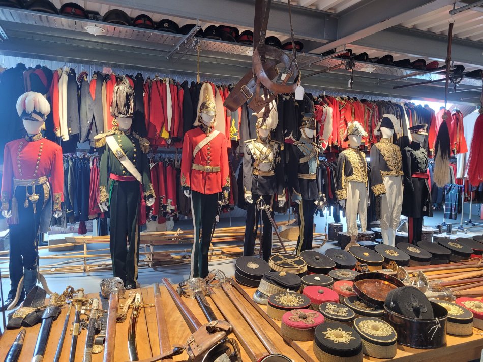 Lots of Scarlet - The M.C. Tsen Collection, Doddington Hall, Lincolnshire