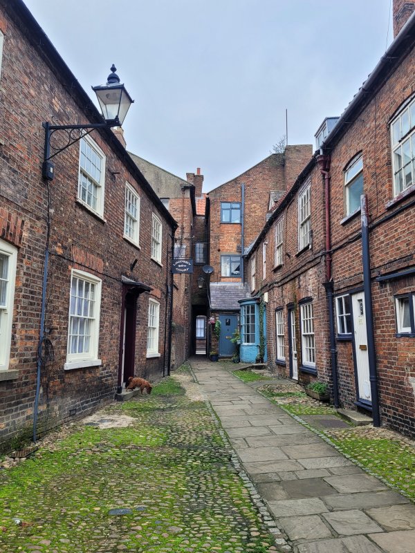 Ginnel off the High Street, Horncastle, Lincolnshire