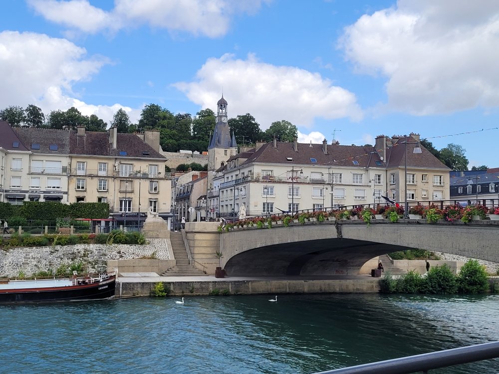 Bridge over the Marne, Ch�teau-Thierry, France