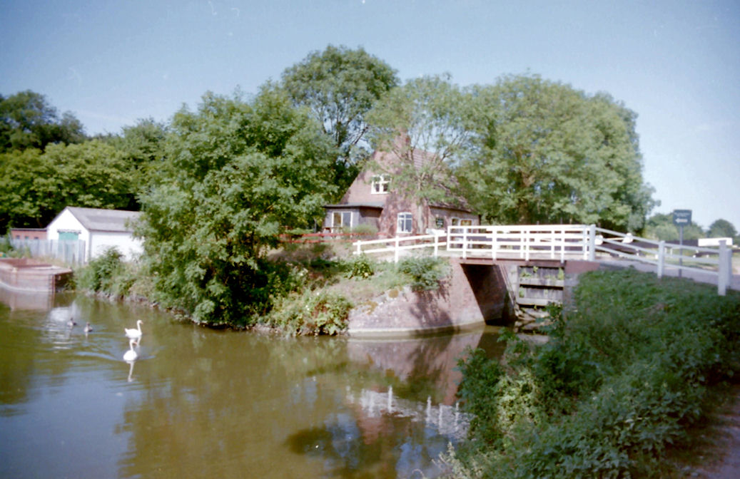 Kennett and Avon Canal, Wiltshire